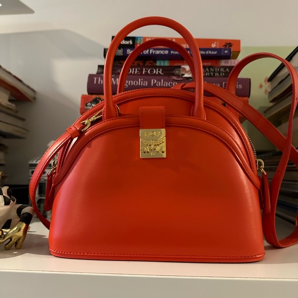 MCM small Anna in orange/red color